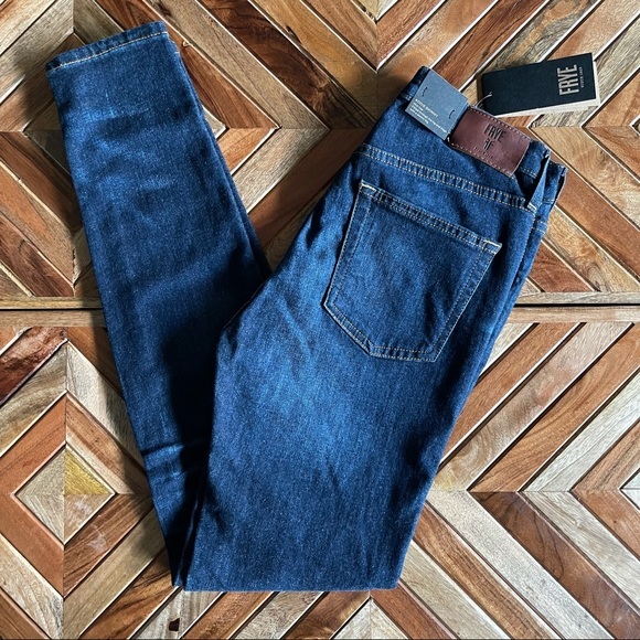 Frye Addie Skinny Jeans in Blake - Picture 12 of 13